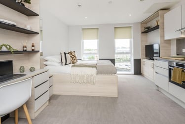 1 bed studio, Hawkins Road, Old Heath, Colchester, CO28JX - Image 2